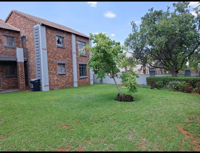 2 BEDROOM APARTMENT FOR SALE IN MOOIKLOOF RIDGE ESTATE